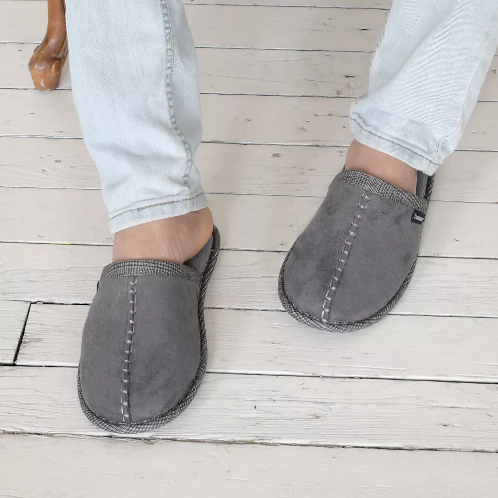 Isotoner Titus Men's Scuff Slippers 8 Isotoner Titus Men's Scuff Slippers - Image 6